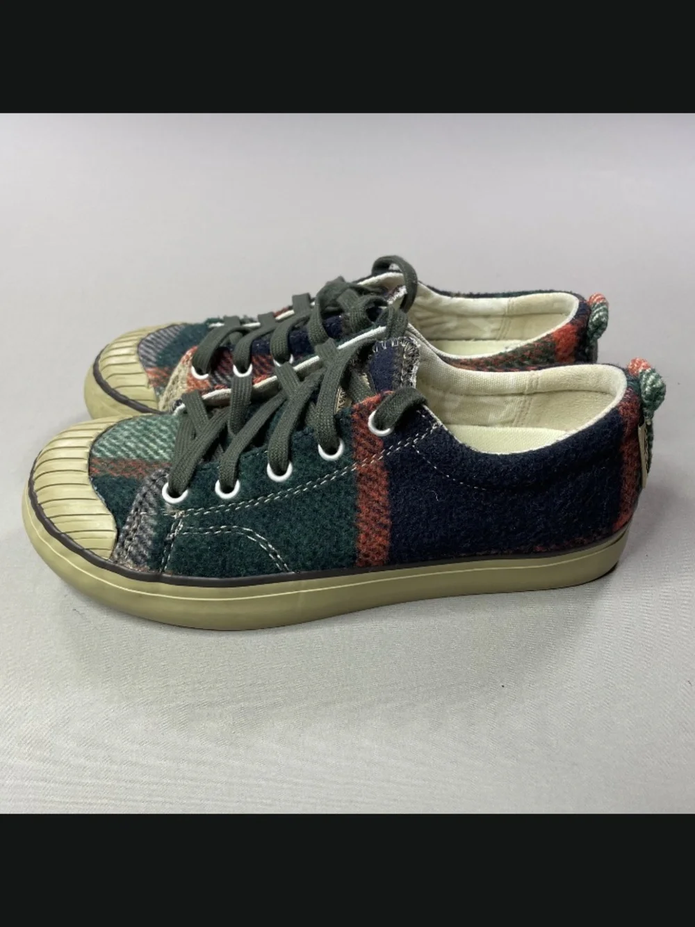 Keen Shoes Womens 5 green plaid flannel sneakers outdoor hiking camping gorp
